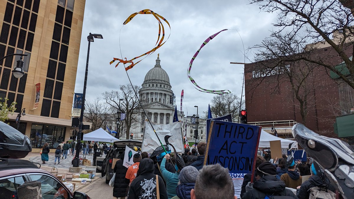 The Enduring Power of Student Activism: From Vietnam to Climate Change🌎 Earth Day's roots lie in student-led environmental and anti-war movements of the 1960s. This legacy continues today, with students at the forefront of climate action. Read more ⬇️ bit.ly/3wEpLzf