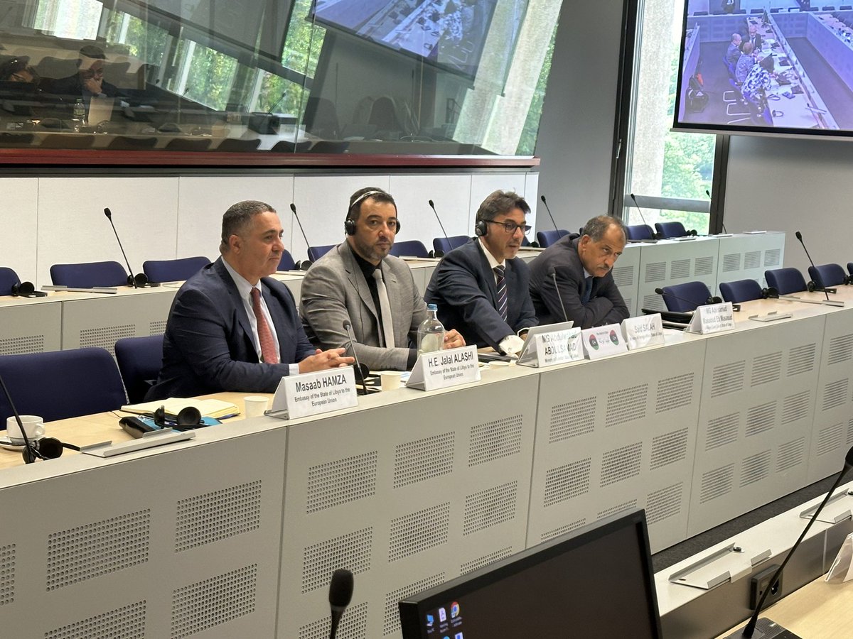 تنفيذا لنتائج اجتماعات دولة رئيس الوزراء مع المسؤولين الأوربيين بالأمس. عقد الاجتماع  الفني الاول في بروكسل اليوم بين الخبراء الليبين وخبراء الاتحاد الأوروبي حول الهجرة. مناقشات جدية و بداية لتعاون مثمر بين الجانبين في هذا المجال المهم.