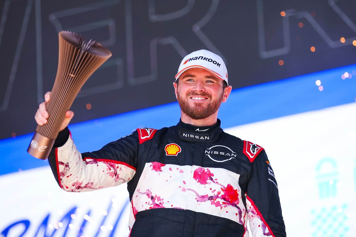 'Underdog, but on the hunt' - @oliverrowland1 arrives in the championship fight after 2 more podiums in Berlin

e-formula.news/news/formula-e…

#FormulaE #ABBFormulaE @FIAFormulaE #BerlinEPrix