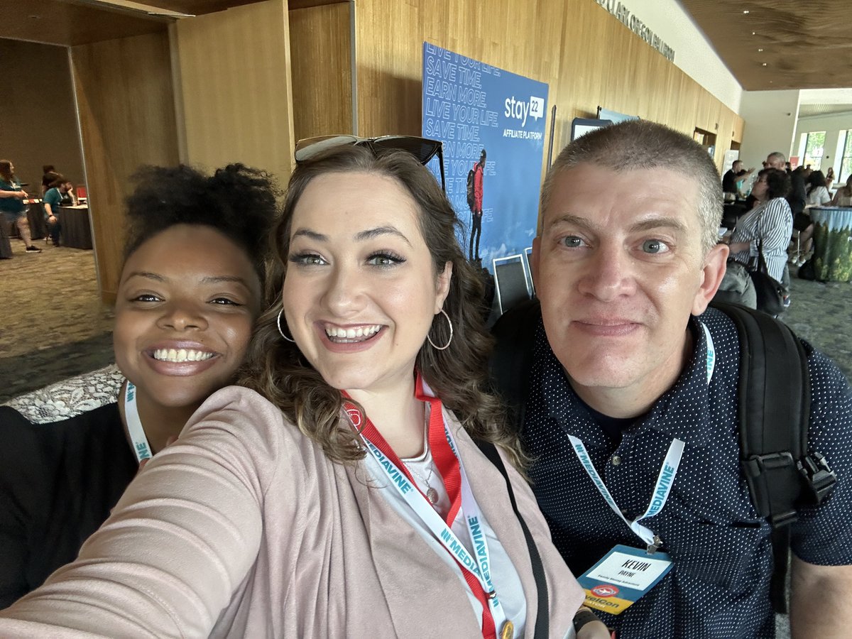CharFromChicago's tweet photo. Hey @justinmooretfam , hope your ears have been ringing because we were chatting about you @hellotravelcon ☺️ https://t.co/WnIHNQBtDf