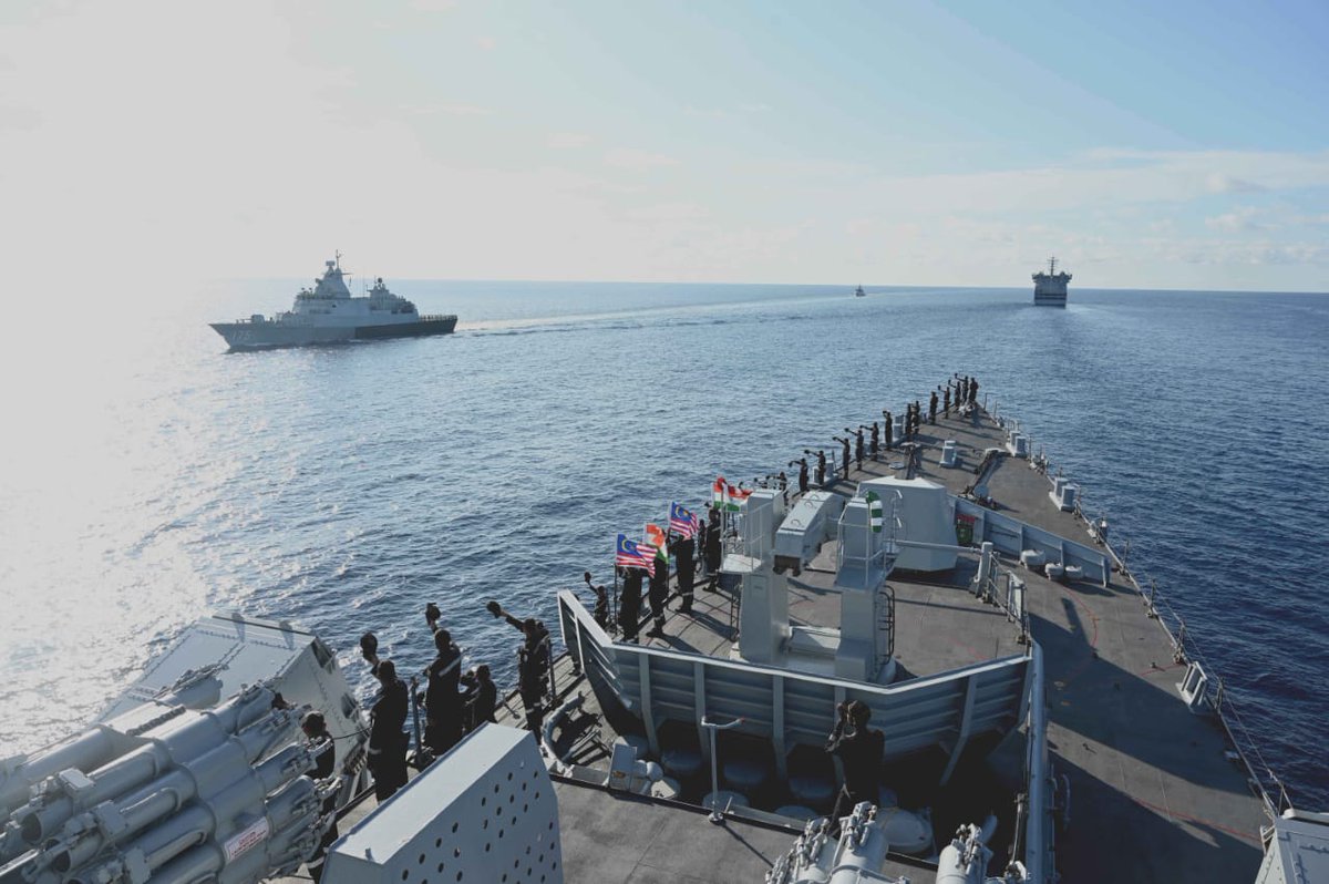 #INSShakti & #INSDelhi engaged in PASSEX with #RoyalMalaysianNavy counterparts - #KDKelantan & #KDKeris, reflecting high synergy & mutual understanding b/n the two #maritime neighbours demonstrating their #interoperability to undertake joint ops in the region & beyond. #India -