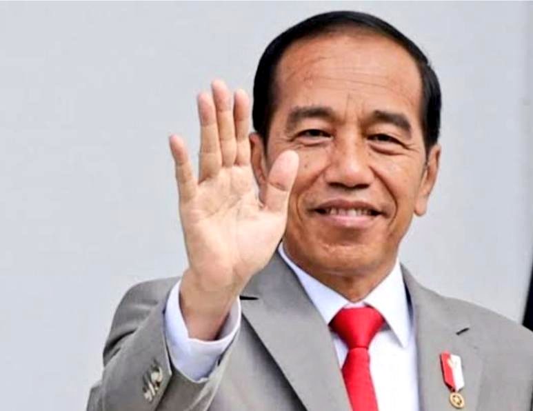 Saat ini pakde Jokowi bisa purna tugas dengan tenang Karena Orang yang akan melanjutkan apa yang sudah beliau mulai dan lanjutkan apa yang sudah di perjuangkan sudah ada #prabowogibran Jadi bukan orang yang akan merubah ya Jelas yaa Liatlah senyum bahagia beliau