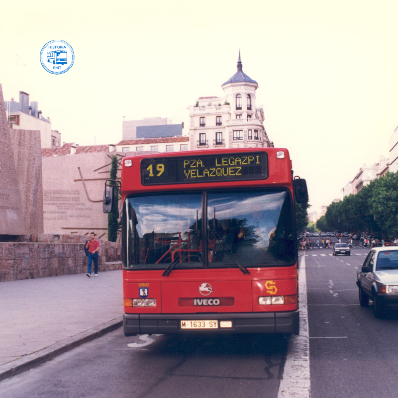 EMTmadrid's tweet photo. 🚌 El Iveco 623 E2 situaba su puerta de salida al final del vehículo y no en la parte central.
✅ EMT dio de alta 167 coches de este modelo entre 1995 y 1997, 89 carrozados por #ENASA y 78 por #Castrosua.
Descúbrelo en nuestro #BlogEMT
#MuseoEMT