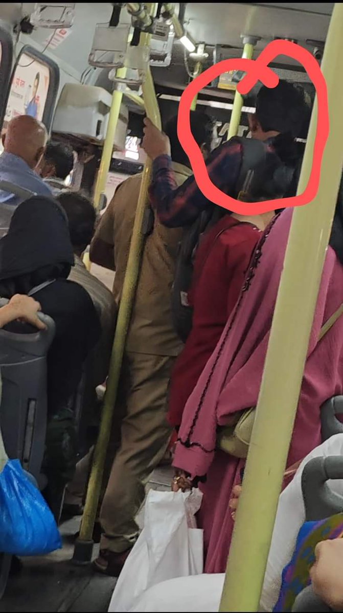Fort to BYCULLA pick pocket gangs & mobile lifters operate during peak hours A two member gang was identified, one of them is red circled, vanished when realised that they were identified They alighted from the running bus Why do local police not keep a check on their activities