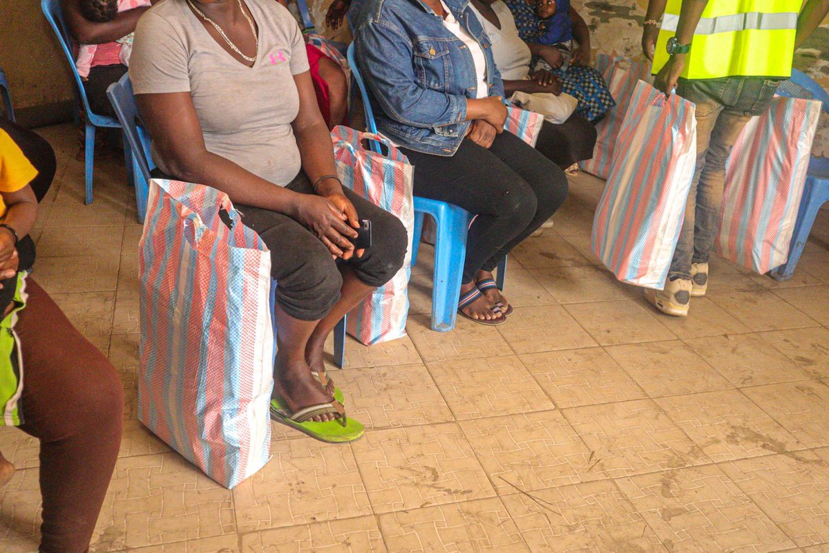 JJFoundationKE's tweet image. Today we have conducted a successful fourth phase donation through the Jenga Jirani Initiative to respond to the flooding relief aid and make life a little easier for the households of Mathare and Mabatini Community who have been adversely affected.

#HelpYourNeighbour