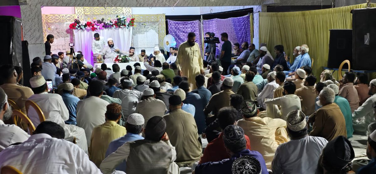 haqbahu's tweet photo. Hazrat Pir Sultan FIAZ ul Hassan Qadri Sahib are addressing people in Mehfil e Milaad e Mustafa at Gujjar Hall Manzoor Colony Karachi https://t.co/qEtlePGqXW