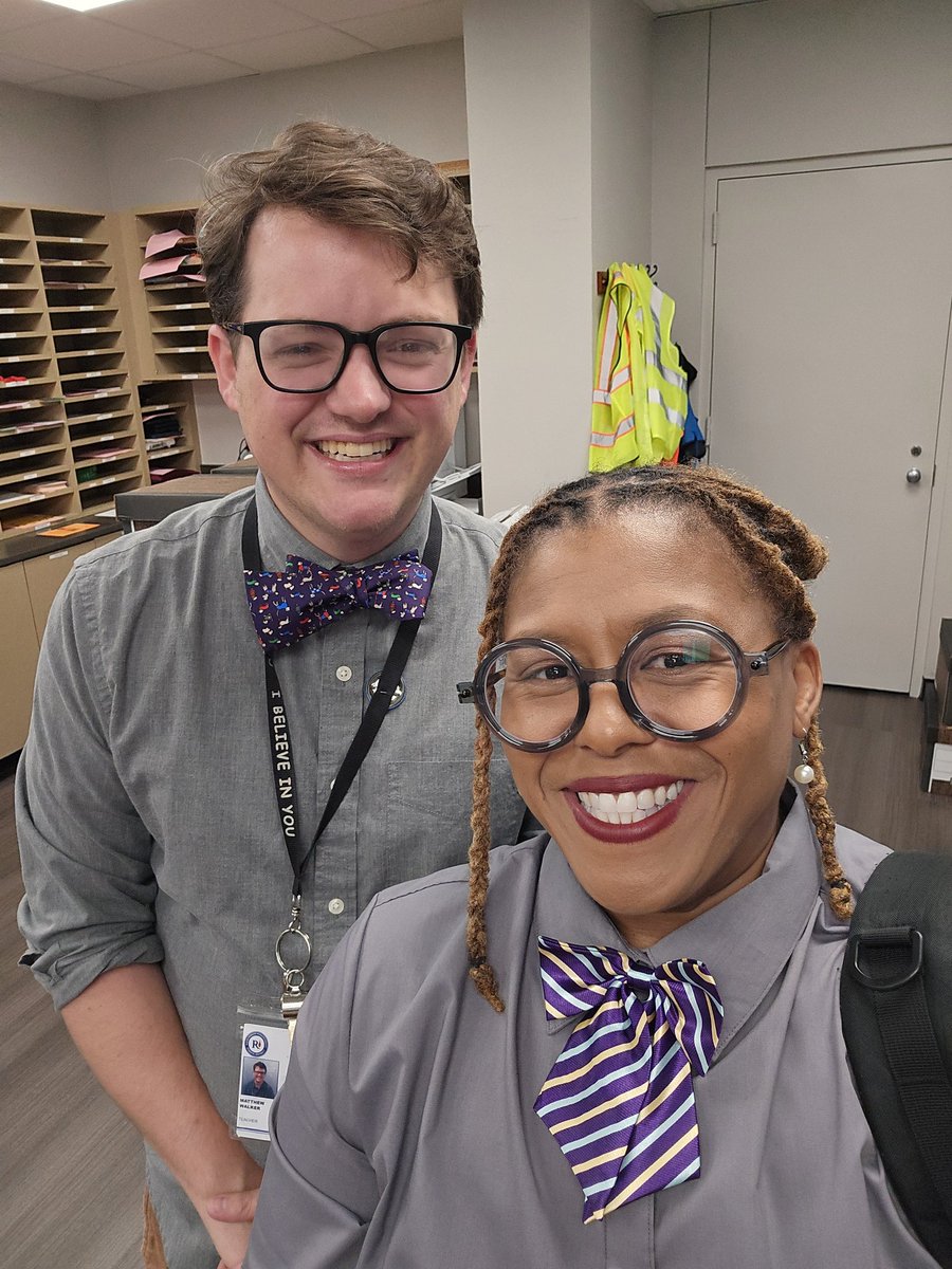Twinning!!! Yes,  we planned it. Let's go Thursday!!
#geekDom
#risdWeAreOne 
#RisdSKYrise