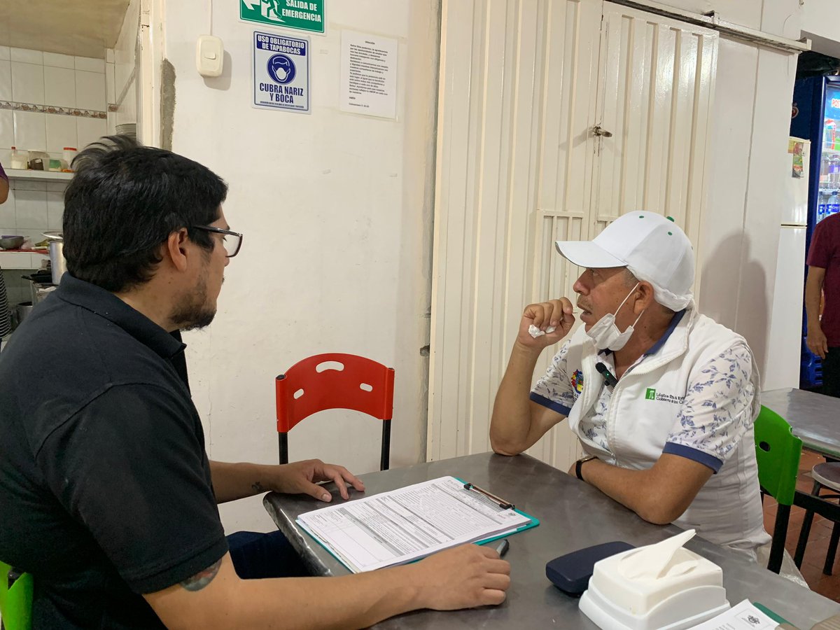 Seguridad alimentaria. 👏🏼 #AEstaHora avanza nuestra visita de inspección, vigilancia y control sanitario a establecimientos con expendio de bebidas y alimentos en #Bucaramanga. Trabajamos para que los bumangueses coman tranquilos y seguros. ✅