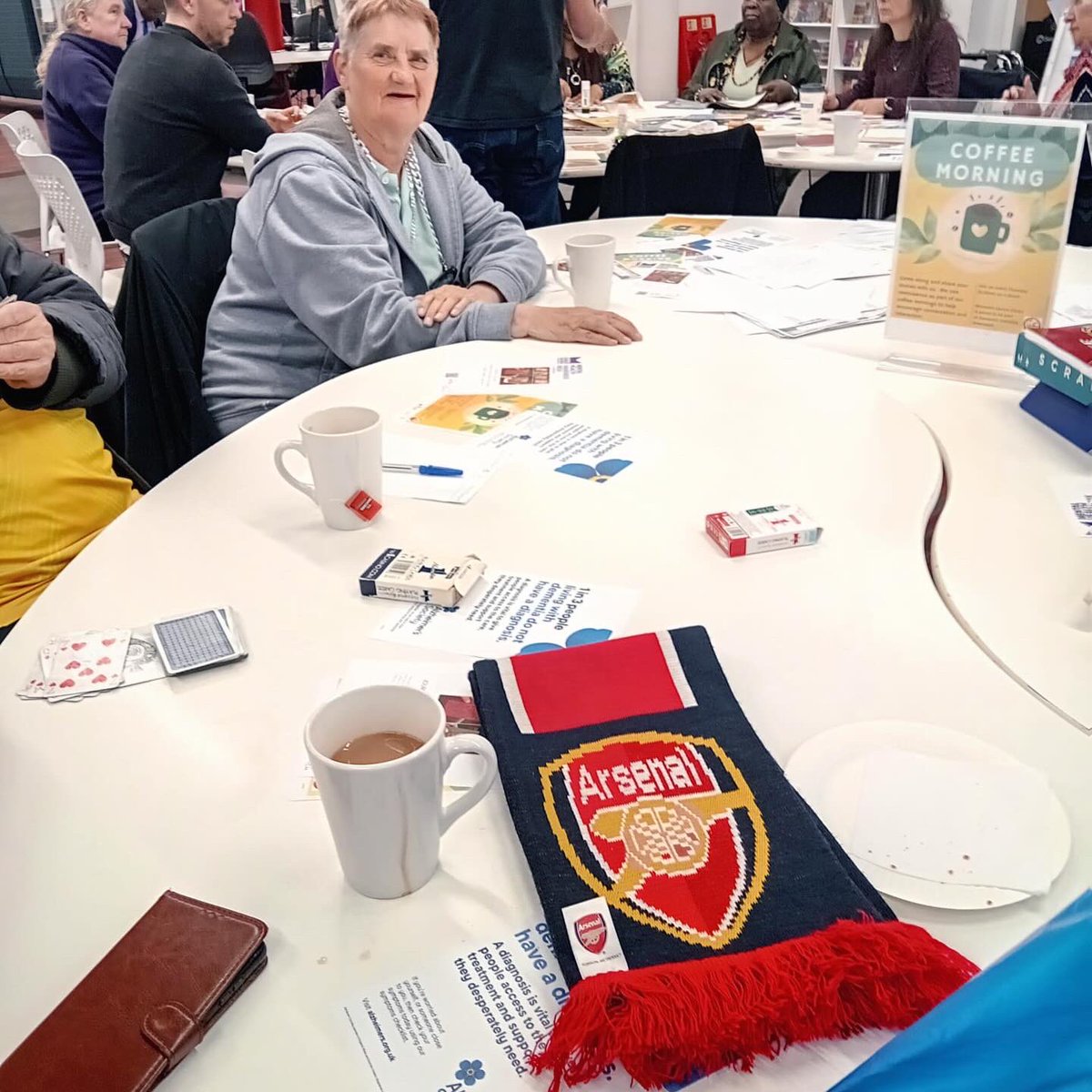 It's #MentalHealthAwarenessWeek & #DementiaActionWeek. #WoolwichLibrary is busy and enjoying crafts, coffee & journal making at the community #CoffeeMorning. Other football teams are available! ☕️ #LoveYourLibrary