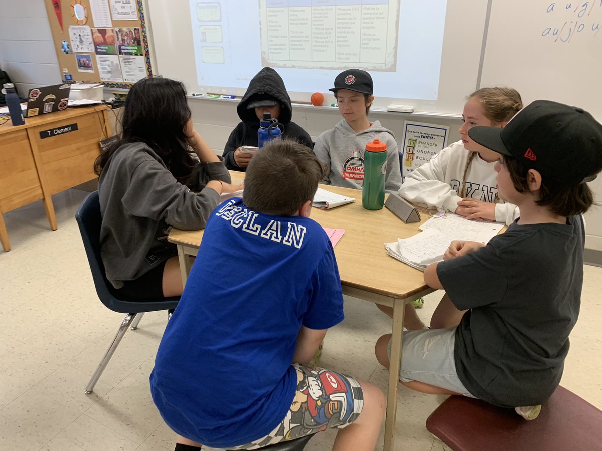 Nous cercles de littératie vont bien aujourd’hui ! These literacy groups are going well today. Bravo ! <a href="/ArdaghBluffsPS/">Ardagh Bluffs Public School</a>