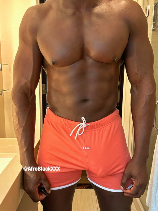 Summer shorts time, trying to hide my ‘modesty’. Sexy shorts from @SHOPjjmalibu https://t.co/GhF2ugc