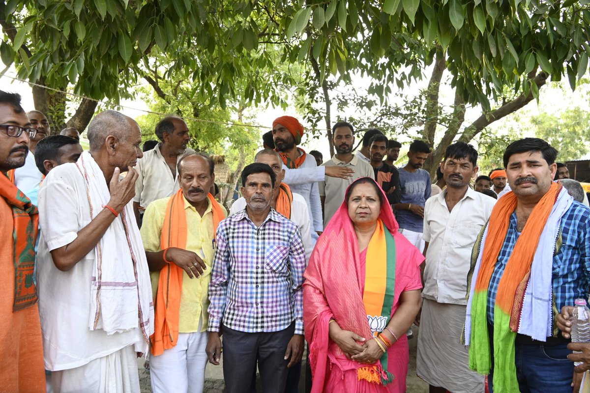 देश क़ो लूटने वाले, सेना के पराक्रम का सबूत मांगने वाले, राम के अस्तित्व पर सवाल खड़ा करने वाले, घोटालों का रिकार्ड कायम करने वाले आज 'ठगबंधन'बनाकर एक साथ आए हैं इनसे आप सब सावधान रहना. 🙏 विधानसभा कुर्सी के अंतर्गत 🙏 ग्राम जमोलिया 🙏 ग्राम नहानीपुर 🙏 ग्राम निगोहां चौराहा 🙏