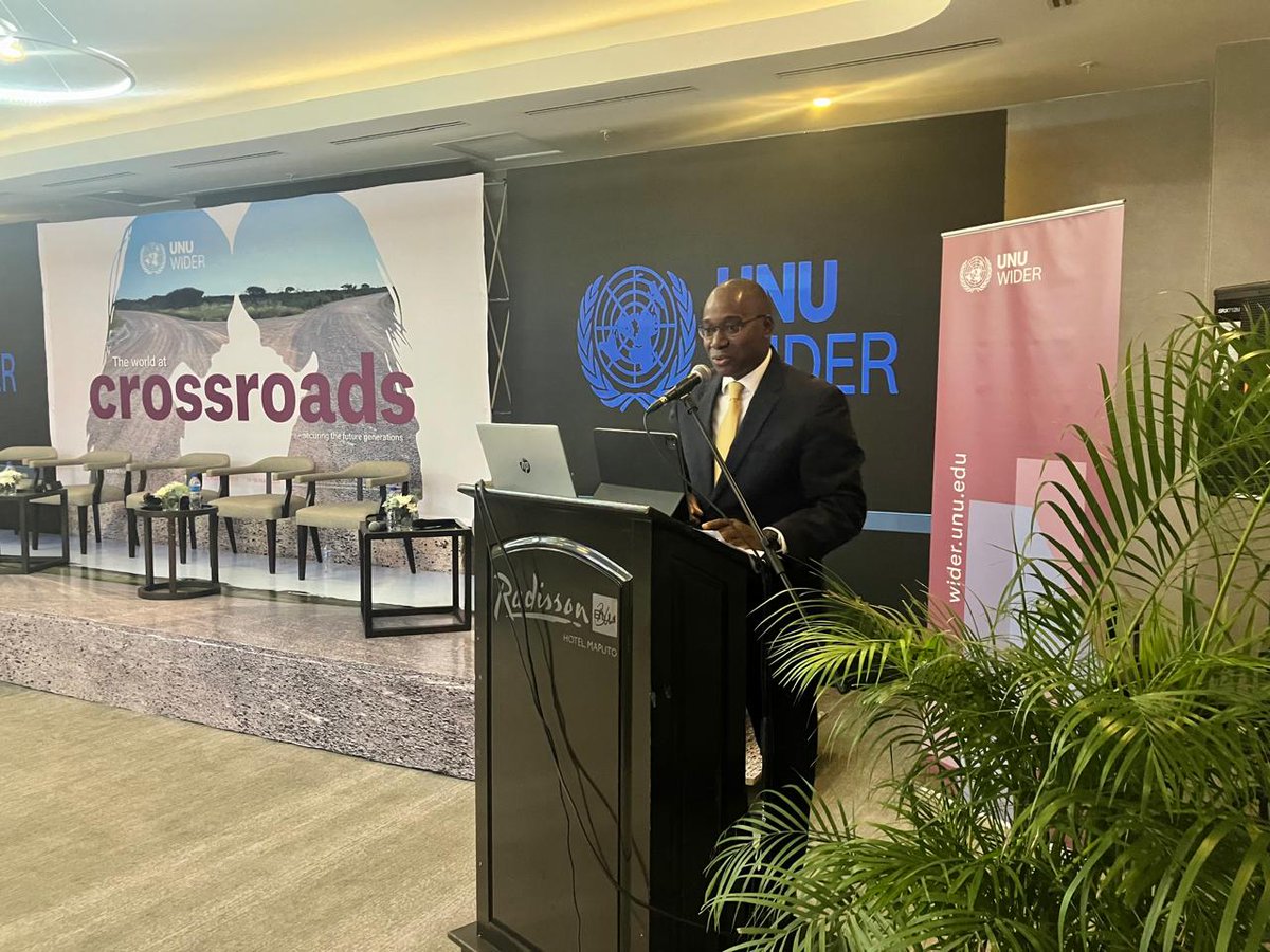Speaking at the final day of #devXroads, MEF Vice Minister Amilcar Tivane highlights the 🇲🇿 government’s commitment to strengthening collaboration with @UNUWIDER, using results of high quality research to generate policy options needed to address key development challenges.