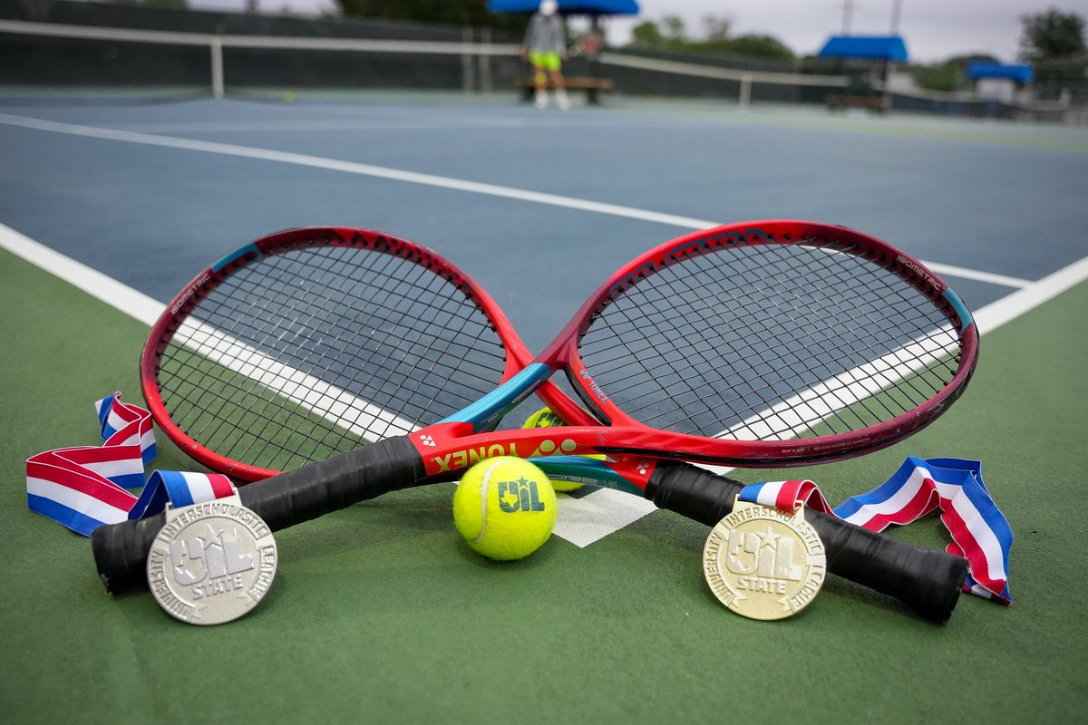 Today we kick off the much-awaited #UILState Tennis tournament in San Antonio! Conf. 1A-3A playing at Blossom Tennis Center Conf. 4A-6A playing at Annemarie Tennis Center 🎾: uiltexas.org/tennis/state 📖: bit.ly/2024UILTennisP…