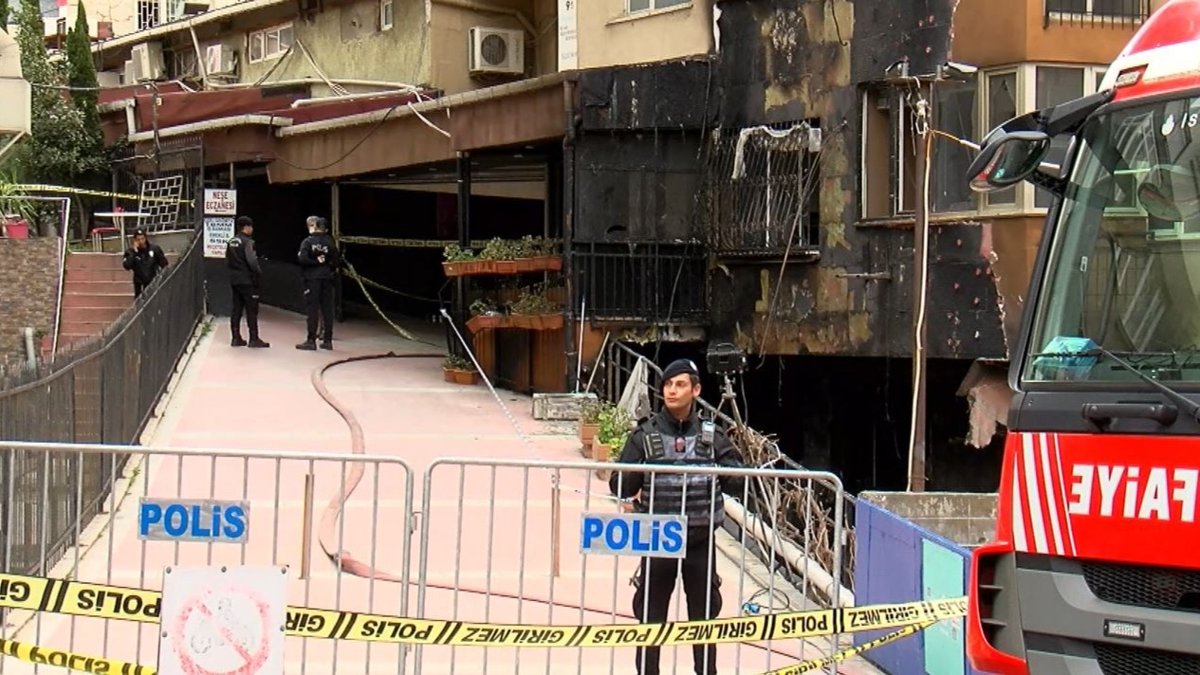 🔴İstanbul Valiliği, Beşiktaş'ta 29 kişinin hayatını kaybettiği yangınla ilgili 13 kamu görevlisi hakkında soruşturma izni verdi. #usaturknews #sondakika #beşiktaş #gecekulübü #istanbul