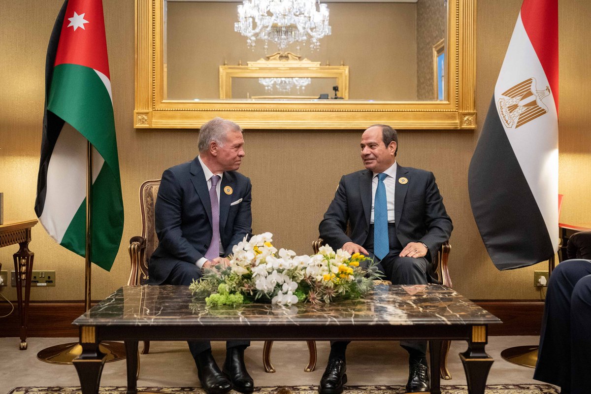 His Majesty King Abdullah II, meets #Egypt President Abdel Fattah El Sisi, on the sidelines of the 33rd Arab Summit in Bahrain #Jordan