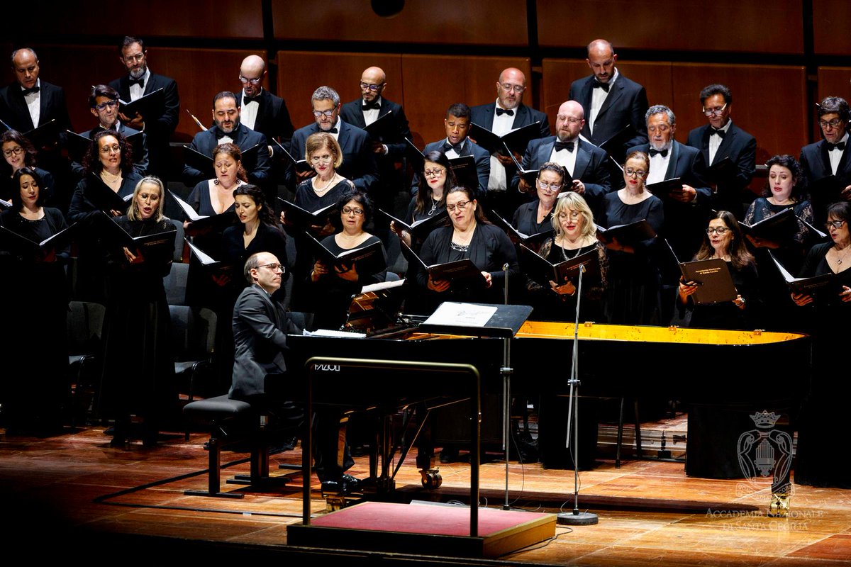 Un viaggio trascendentale e onirico sul tema della Natura: ieri sera il nostro Coro, diretto da Andrea Secchi, ha concluso con uno splendido concerto la stagione di musica da camera. 📷 Musacchio / MUSA