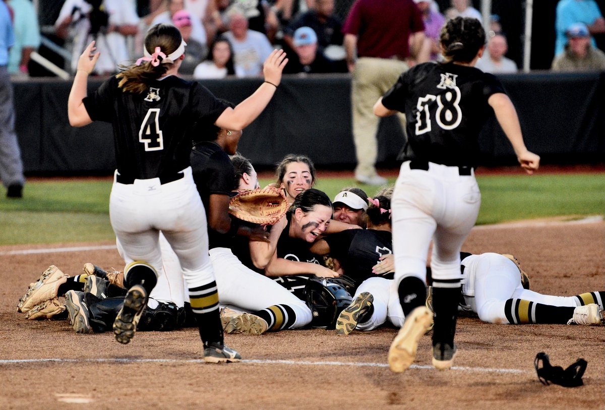 Another local state championship! Congratulations to @AHSSoftball6 on capturing the 6A title! 🥎🏆