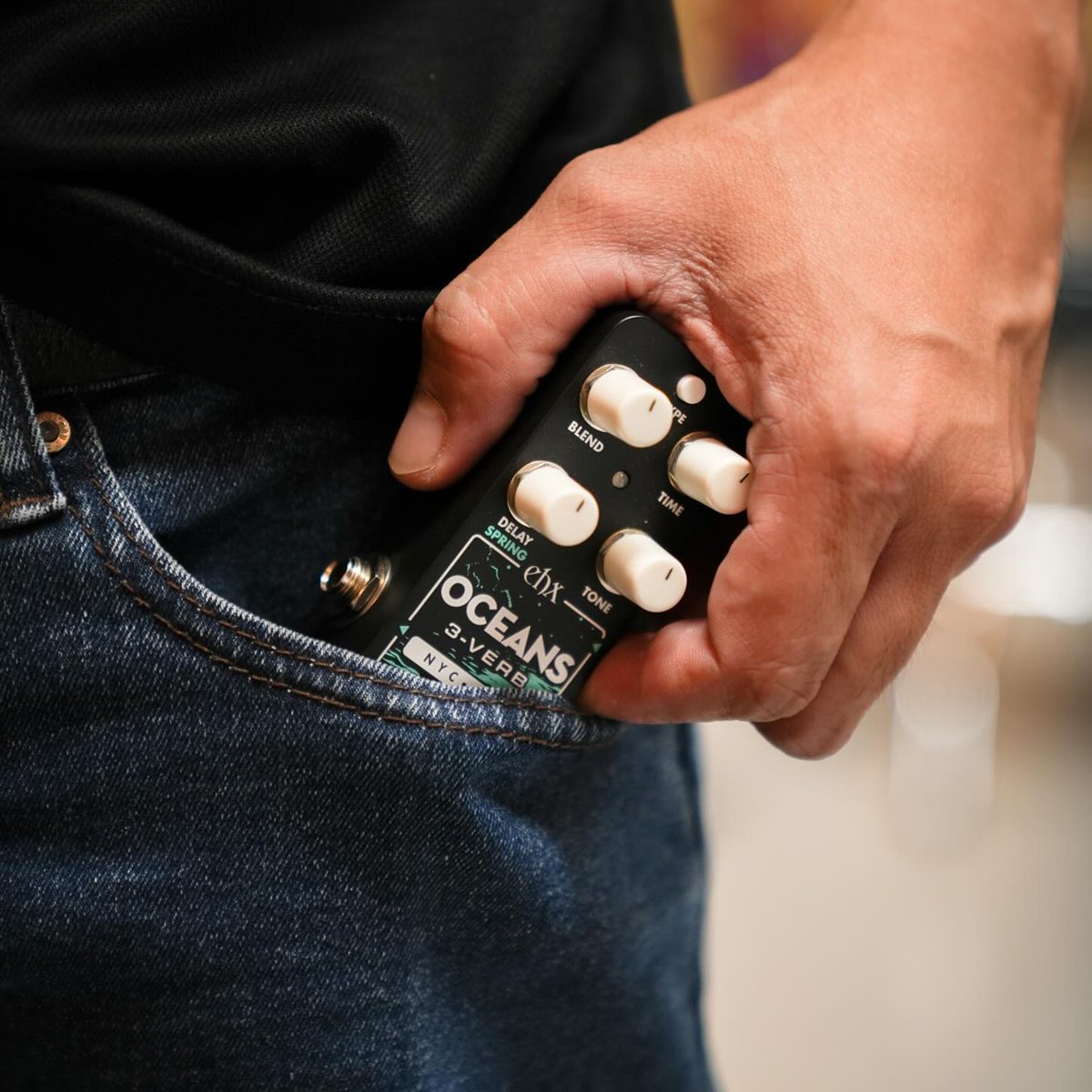 Potent pocket-sized pedals, the EHX NYC-DSP line of Picos are built for making amazing tone amazingly portable!
ehx.com/picos
📷 @melodyhousemi

#ehx #guitarpedals #guitargear #guitareffects #electroharmonix #pico #ehxpico #nycdsp