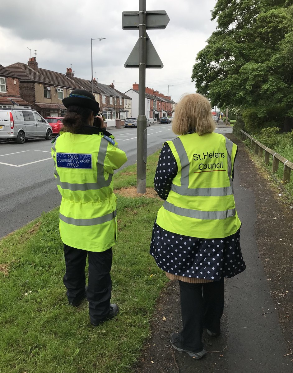 Our road safety team has been out with @MerPolStHelens today carrying out speed enforcement on Reginald Road. 17 drivers will be receiving letters from the police for excess speed, with the highest speed recorded at 54mph in a 30mph zone. #SlowDown #Fatal4 @RoadPeace