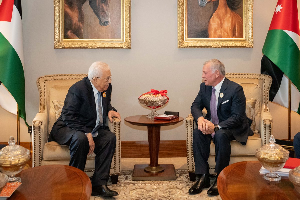 His Majesty King Abdullah II, meets Palestinian President Mahmoud Abbas, on the sidelines of the 33rd Arab Summit in Bahrain #Jordan #Palestine