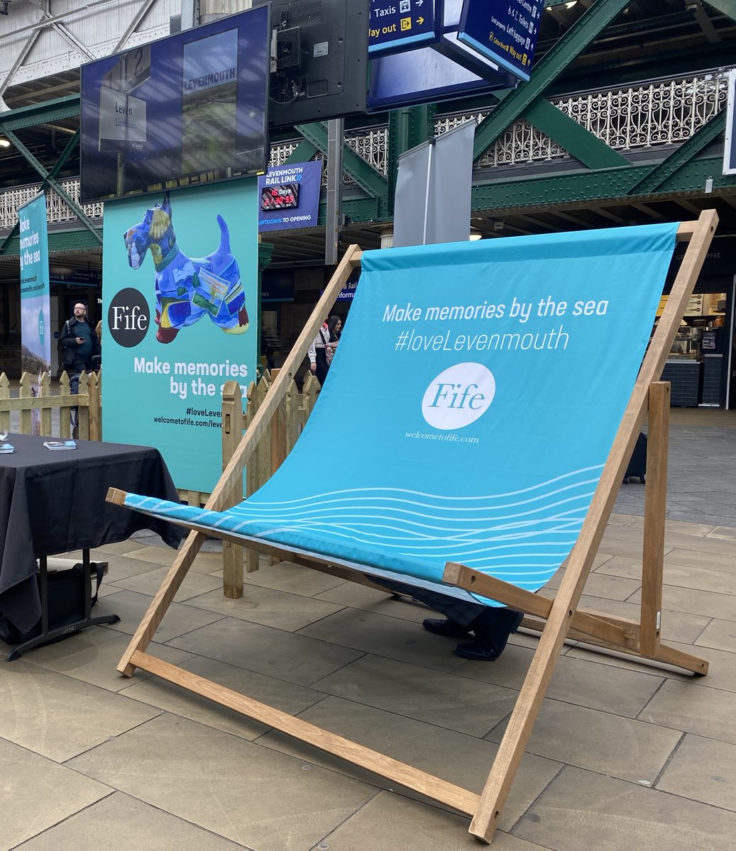 If you're passing through Waverley Station in #Edinburgh stop by our Levenmouth Expo - don't forget a selfie in our giant deck chair! We'll be there Thursdays, Fridays & Saturdays for the next few weeks #LoveFife #LoveLevenmouth #KingdomOfFife @ScotRail