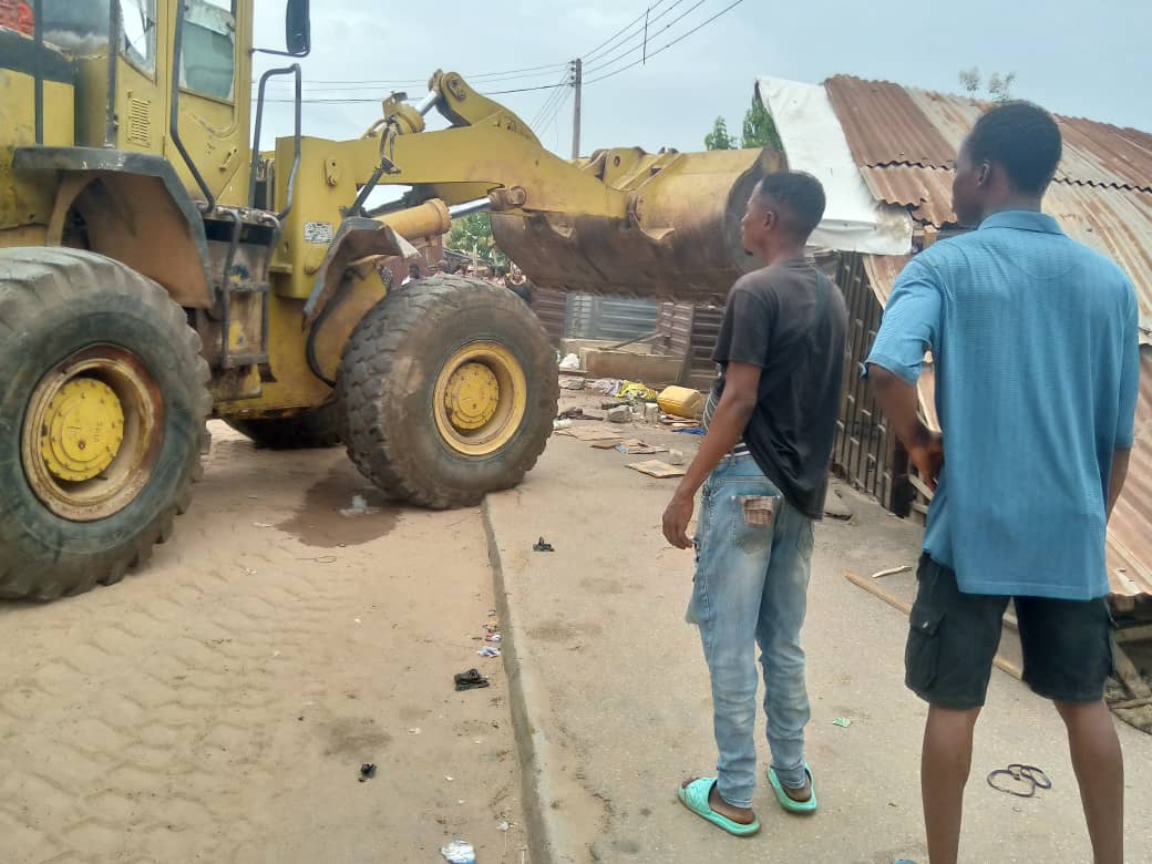 Ogun State Government has started the demolition of all shanties and makeshift structures on the walls of different schools across the state capital for security reasons. According to the Chairman of the Ogun State Taskforce on Environmental Compliance and Enforcement who
