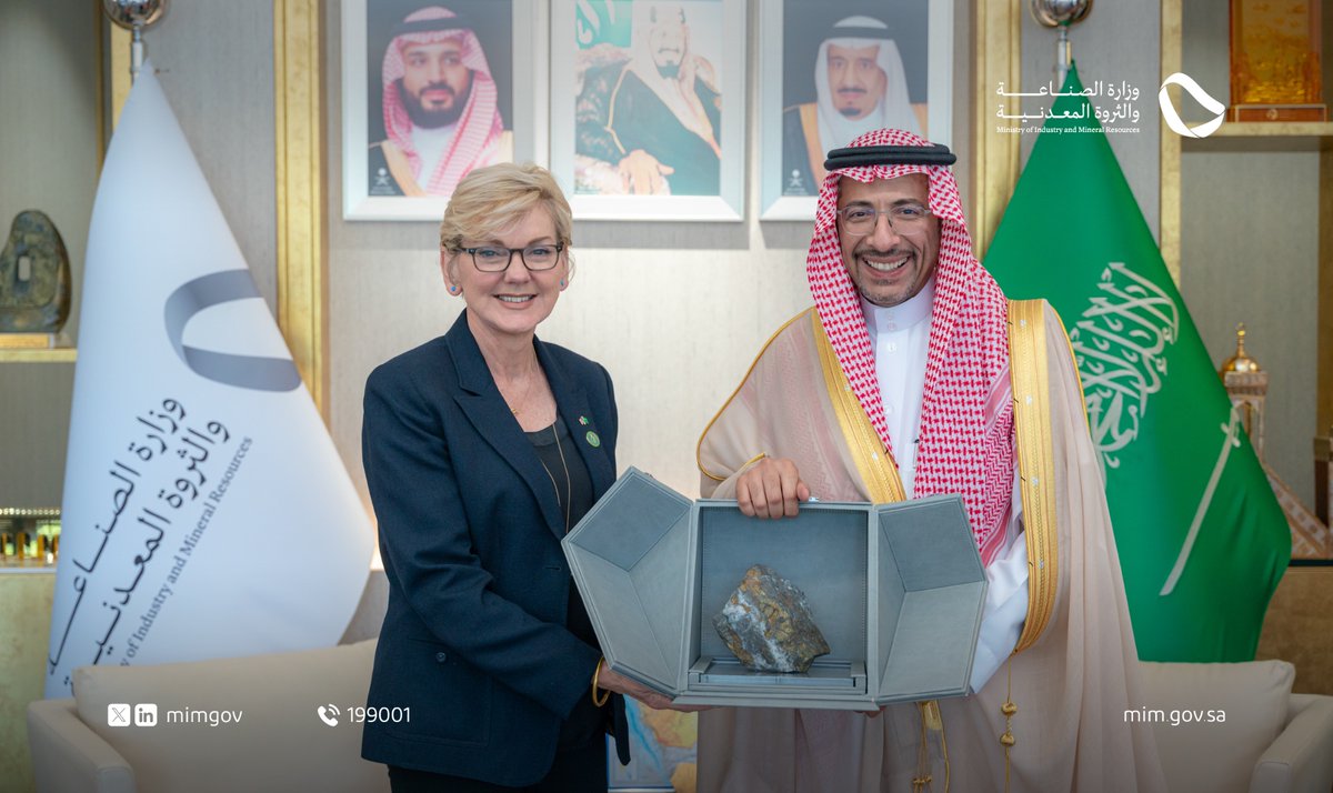 H.E Minister of #Industry_and_Mineral_Resources Mr. Bandar AlKhorayef meets with U.S Secretary of Energy Jennifer Granholm, to discuss ways of strengthening cooperation between the two countries.