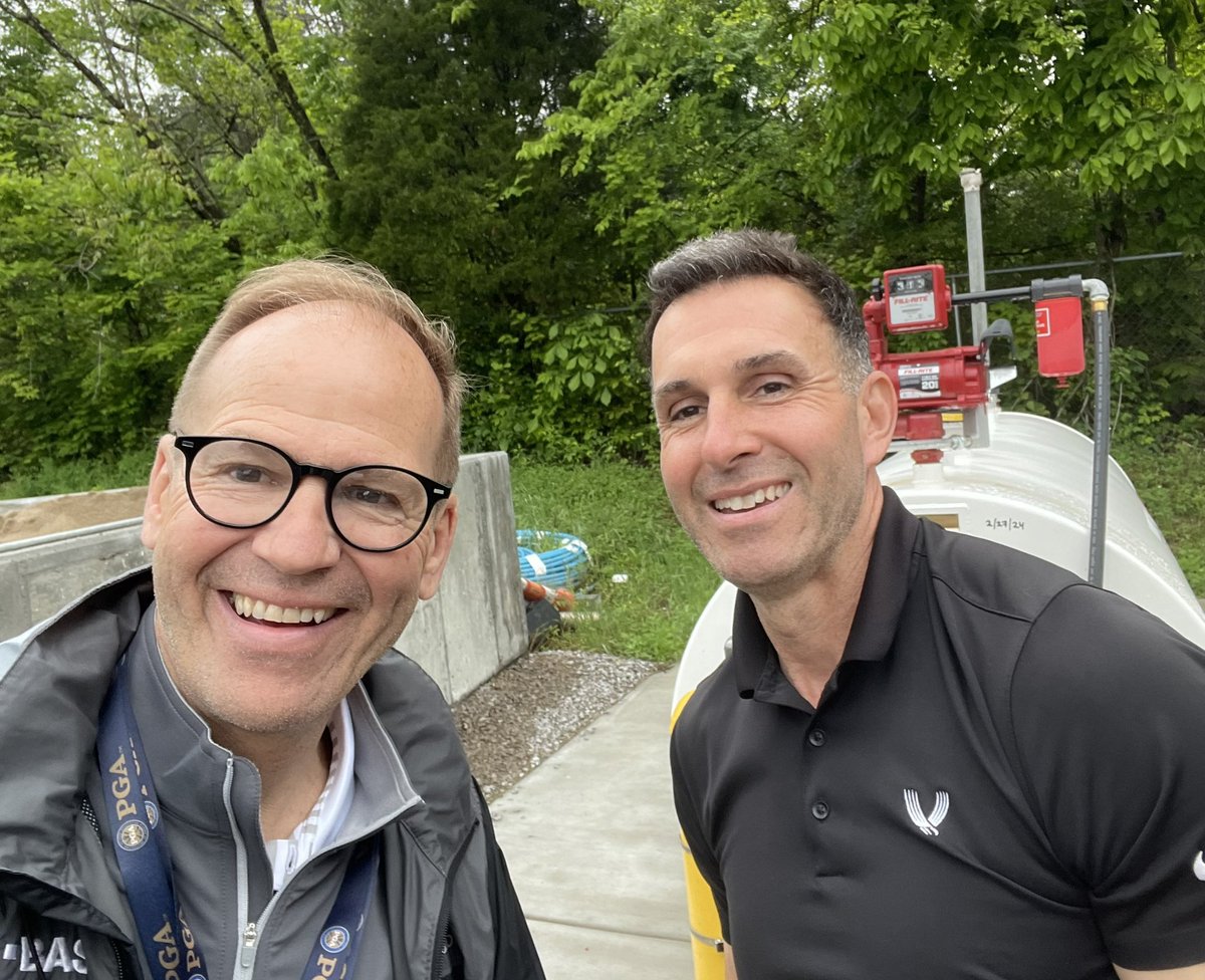 PatJonesTweets's tweet image. Another great moment from my visit to the @PGAChampionship … finally meeting up with the legendary (and Twitterless) equipment manager Jason Newman. He’s been at @ValhallaGolf for decades and has supported every championship they’ve hosted. My fun interview with him is here:…