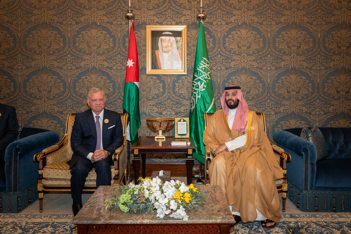 His Majesty King Abdullah II, meets Saudi Crown Prince Mohammed bin Salman bin Abdulaziz, the prime minister of Saudi Arabia, on the sidelines of the 33rd Arab Summit in Bahrain #Jordan #KSA