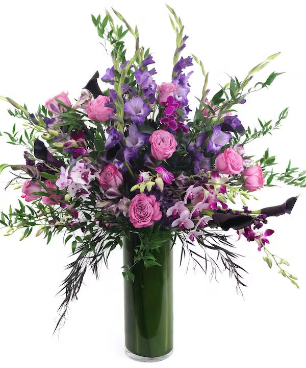 Whether you're looking to add a touch of sophistication to your home or searching for the perfect gift, this breathtaking 'Cirque de Violet' arrangement is sure to impress. 💜

#allensflowers #california #weddingflorist #bestsandiegoflorist #familyflorist