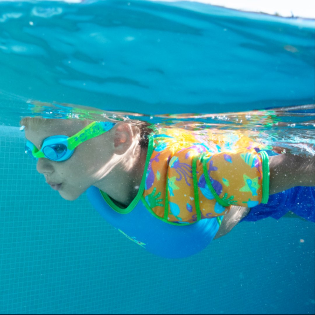 Have you seen these Zoggs Water Wings? 🌊 The Water Wings vest provides fixed buoyancy and encourages a natural swimming position to get little ones used to using their arms and legs to move around in the water ✅ Check them out at your local Everyone Active centre* today!