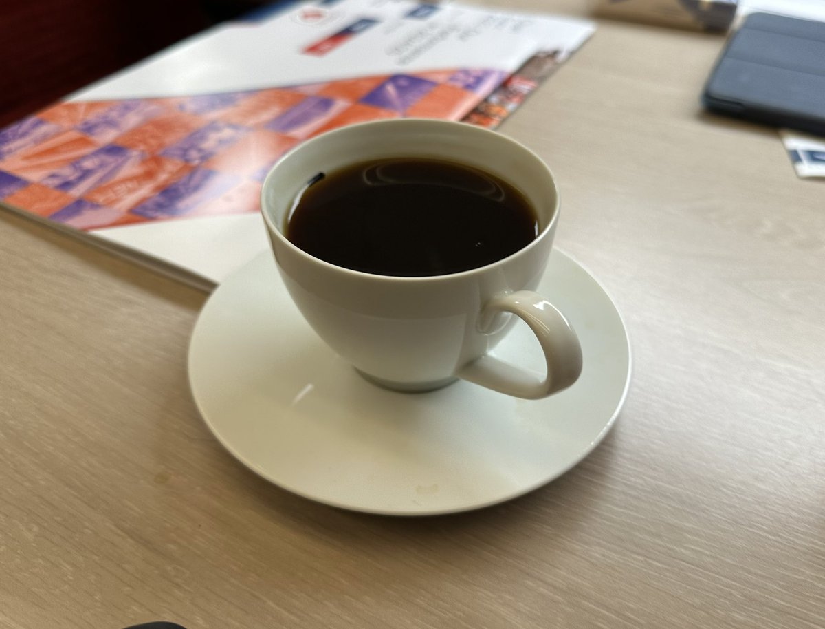 This morning we’ve held our “coffee cup run” from Edinburgh to King’s Cross - bringing together @LNER, @NetworkRailEC and @HitachiRailENG colleagues to discuss operational performance, track quality and ride comfort. On time arrival and plenty of good conversations about upcoming