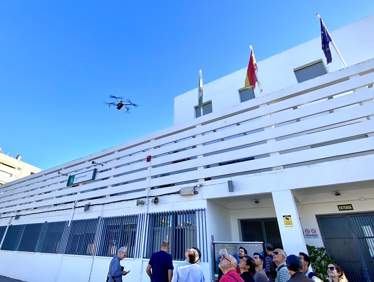 Segunda sesión: DRONES EN ACCIÓN: FORMACIÓN PARA EL PROFESORADO.
En esta actividad se está trabajando con el dron como herramienta educativa. El profesorado ha podido disfrutar del manejo práctico del dron en situaciones de vuelo real. <a href="/cepdegranada/">CEP de Granada</a>