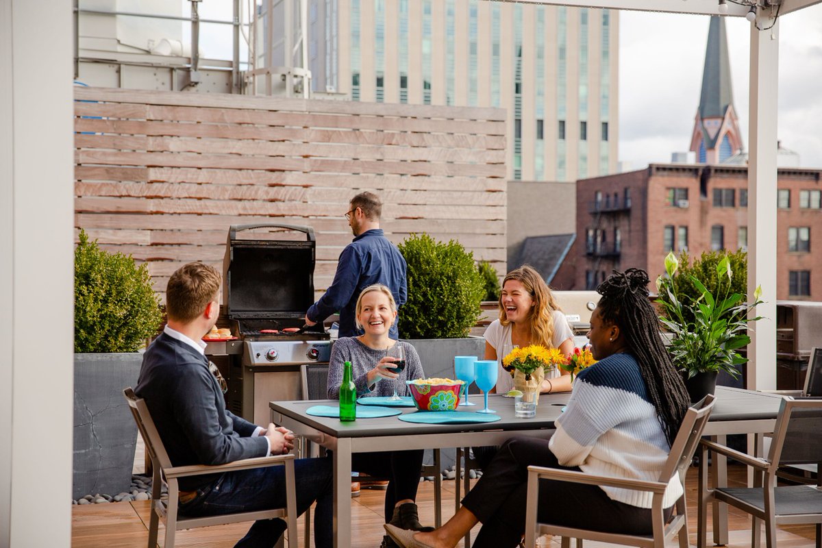 It's National BBQ Day! Residents of The Union can enjoy their very own barbecue at the outdoor lounge, which offers a grill and outdoor seating arrangements. Check it out:  bit.ly/3WIIWTl