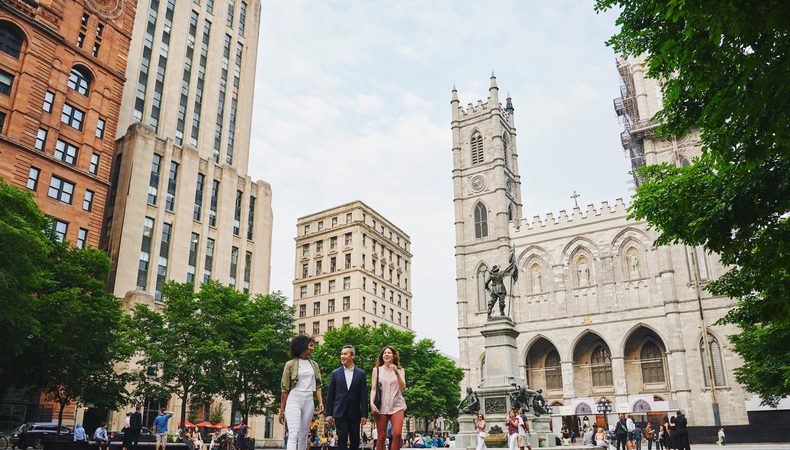 Vous passerez 3 jours à Montréal? On vous souhaite la bienvenue! 👋 Voici l'itinéraire parfait pour ne rien manquer lors de votre séjour ❤️  mtl.org/fr/experience/… 📷 Daph & Nico #Montréal #MTLmoments