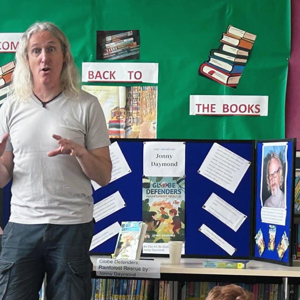 GreenwichLibs's tweet image. Author Jonny Daymond visited the #SladeLibrary on Tuesday. Jonny read an extract from his new book ‘Globe Defenders: Rainforest Rescue’ to Year 5 from Greenslade Primary school, which was really enjoyable! 📚 #LoveYourLibrary