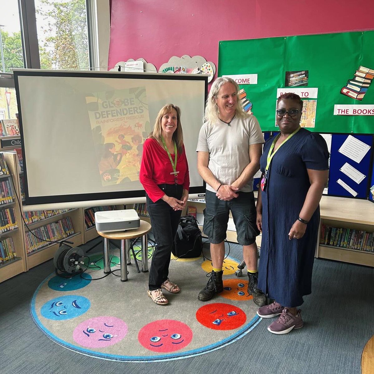 GreenwichLibs's tweet image. Author Jonny Daymond visited the #SladeLibrary on Tuesday. Jonny read an extract from his new book ‘Globe Defenders: Rainforest Rescue’ to Year 5 from Greenslade Primary school, which was really enjoyable! 📚 #LoveYourLibrary