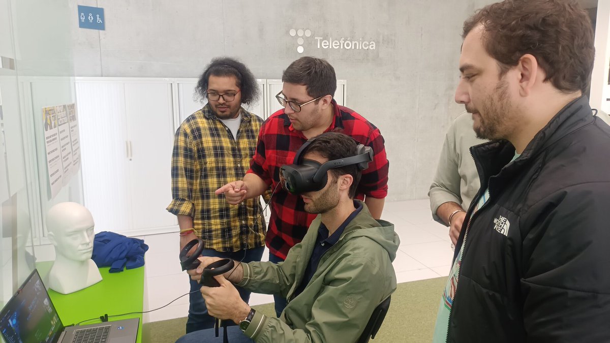 iarapakis's tweet image. Yesterday, we hosted +40 visitors from the International Student Workshop of #TelecoRenta and CTTC at our premises in Barcelona. Special shoutout to my PhD students @anlopez1294 and George Koutroumpas for their excellent presentations! #EICPathfinder @symbiotik_viz @TEFresearch