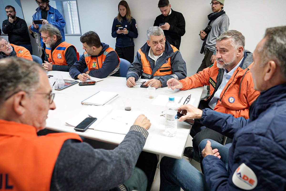 Participamos junto a prefeitos da Região Metropolitana de reunião coordenada pelos ministros Paulo Pimenta e Waldez Góes. Alinhamos estratégia unificada através de governança colaborativa entre todos os entes federados a fim de resolver com agilidade as demandas prioritárias.