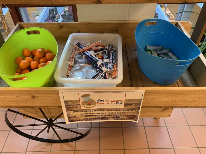 🍎SNAC PROGRAM🍎 SNAC Program is located outside the VPs office / Student Services. Help yourself and please dispose of garbage correctly.