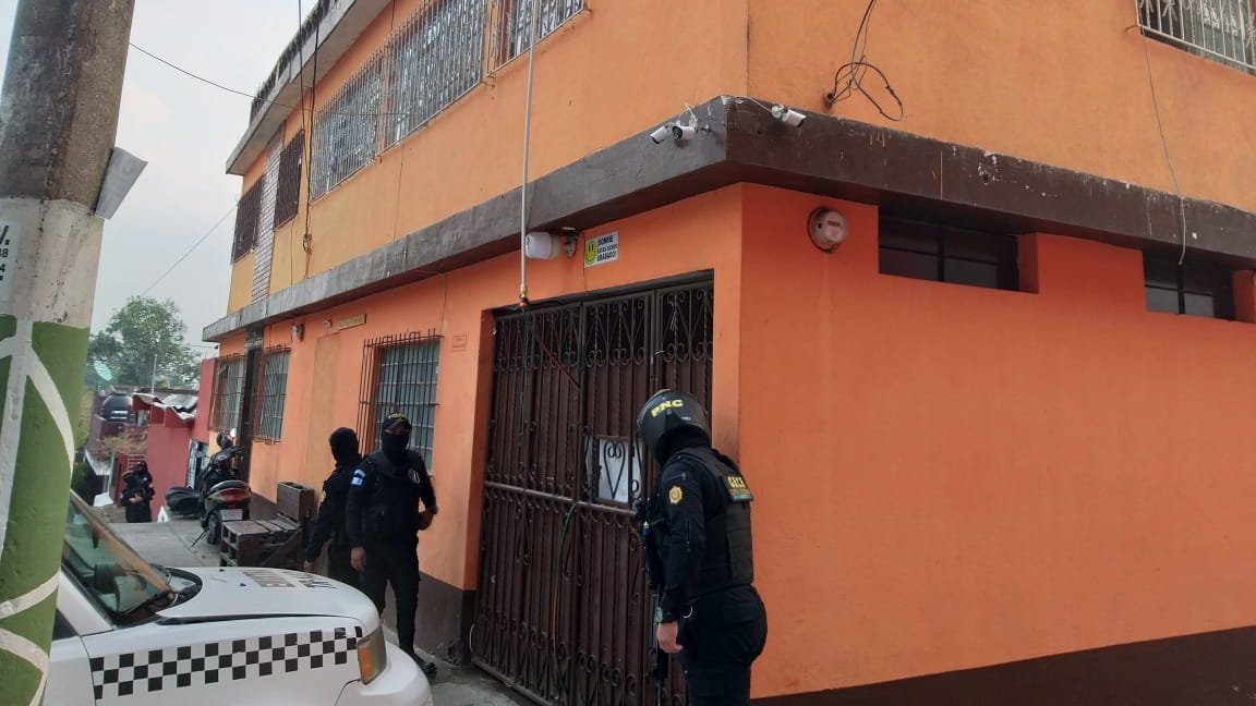 En una acción coordinada, el MP ha llevado a cabo dos operativos de allanamiento en los municipios de Mixco y Salcajá, con el objetivo de fortalecer investigaciones en curso sobre diferentes tipos de delitos. 247prensadigital.com/24-7/operativo…