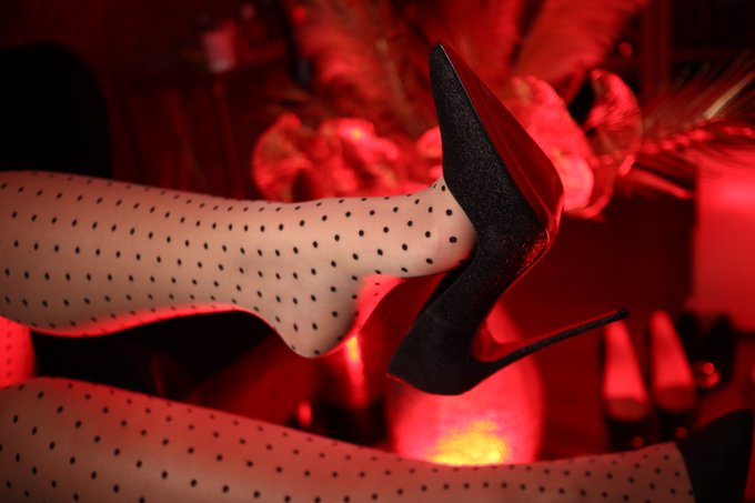 Follow the dotted line and find my online this evening.  Enter at your own risk. https://t.co/6pJkzj