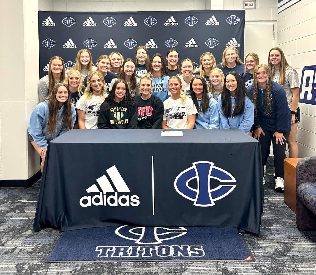 ℕ𝕖𝕩𝕥 𝕤𝕥𝕠𝕡 📍Des Moines, IA

Congratulations 𝑮𝒂𝒃𝒓𝒊𝒆𝒍𝒍𝒂 𝑻𝒂𝒃𝒆𝒓 on signing to play on at Grand View University! We’re so proud of you Ella! Your future is bright! #committed #TheTritonWay #tritonexcellence