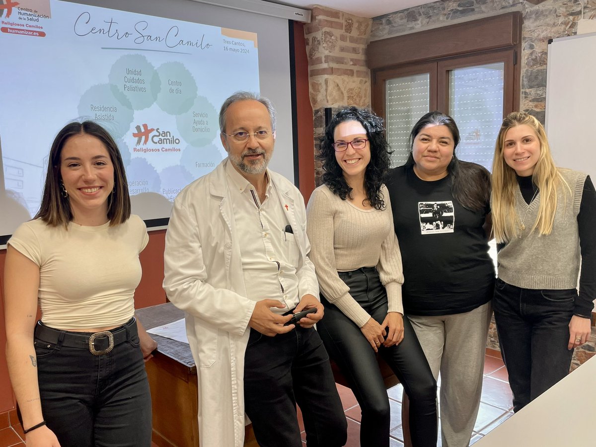 Alumnas del #máster universitario en #cuidadospaliativos de <a href="/UCOMILLAS/">Universidad Pontificia Comillas</a> nos visitan y reciben clase con <a href="/jcbermejoh/">José Carlos Bermejo</a> Bienvenidas!!