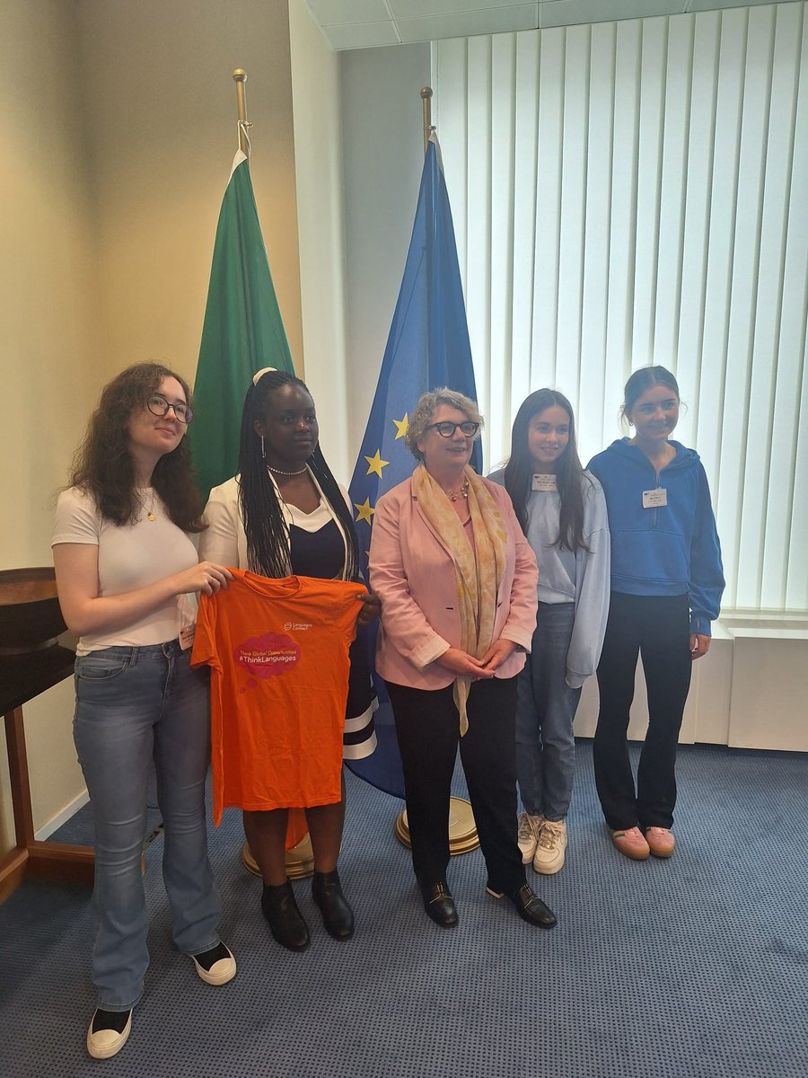 Yesterday we welcomed the #ThinkLanguages champions to the Perm Rep 🎉 The winning pupils had a chance to meet our Ambassador, explore the institutions and get a sense of how multilingualism can open doors 🗝️