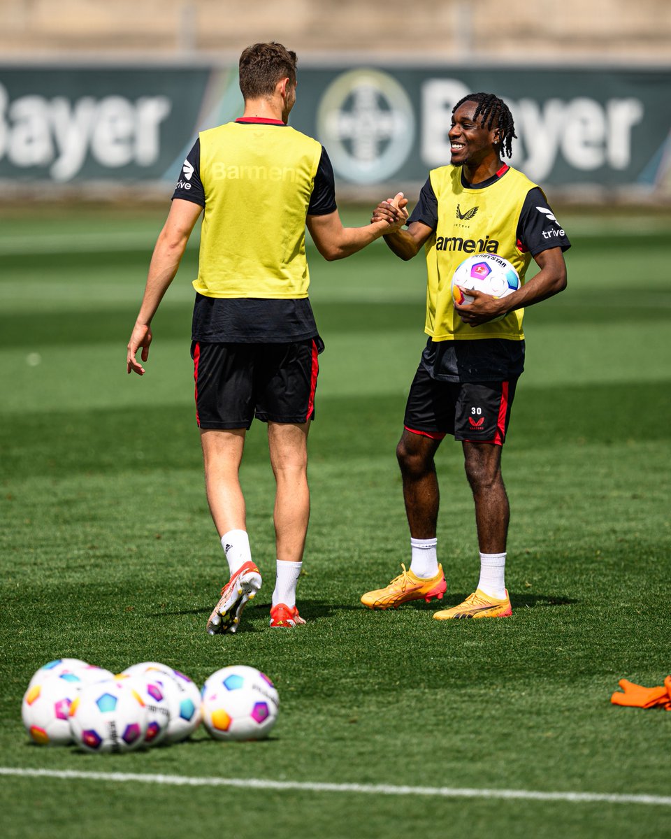 Good game bro! 🤝⚫️🔴

#Bayer04 #Werkself | #Stanisic @JeremieFrimpong