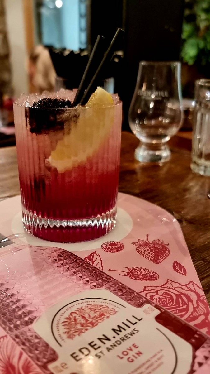 If you love gin, you'll love the Love Gin Experience at @EdenMill Edinburgh. £25pp for 3 cocktails & sweet treats as well as learning about their botanicals & distillation process that makes their Eden Mill gins. You'll get to make a Bramble cocktail too tartanspoon.co.uk/home/drink-ede…