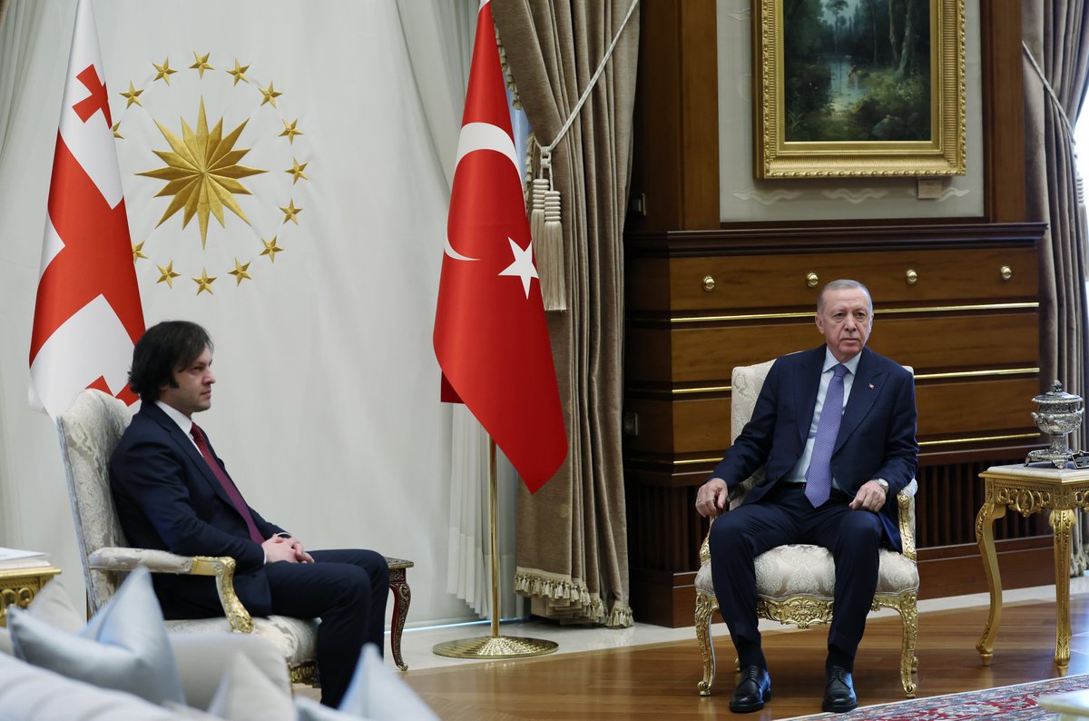 Cumhurbaşkanımız Recep Tayyip Erdoğan, Gürcistan Başbakanı İrakli Kobakhidze ile Cumhurbaşkanlığı Külliyesi'nde bir araya geldi.