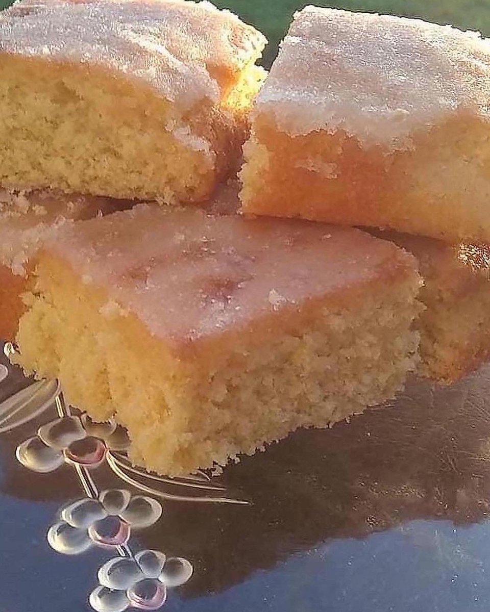 Cakes for Friday are:

1. White chocolate and Blueberry 🫐 
2. Orange and Passionfruit 🍊
3. Carrot 🥕 
4. Lemon Drizzle 🍋
5. Gluten free  Victoria Sponge 🍓
6. St. Clements 🍊🍋

#blueberryscafe #cake #iow #tasty #delicious #cafe #localbusiness #sunnydays #glutenfree #lemon